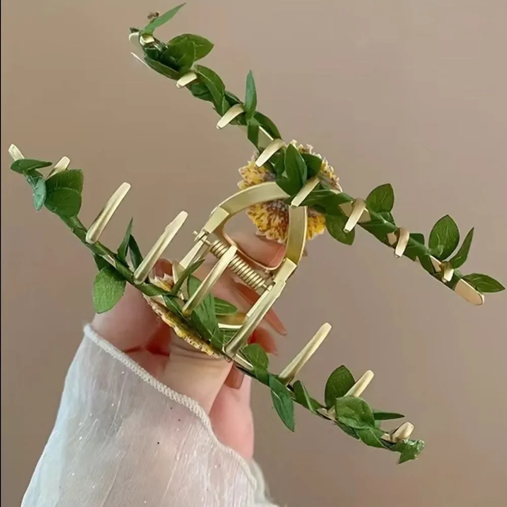 NEW Boho Sunflower Hair Claw Clip – Natural Floral Hair Accessory